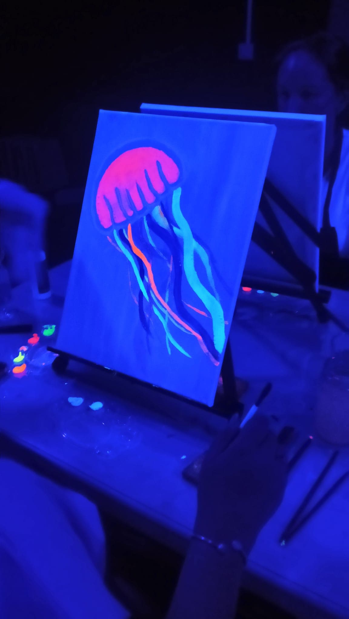 neon 17