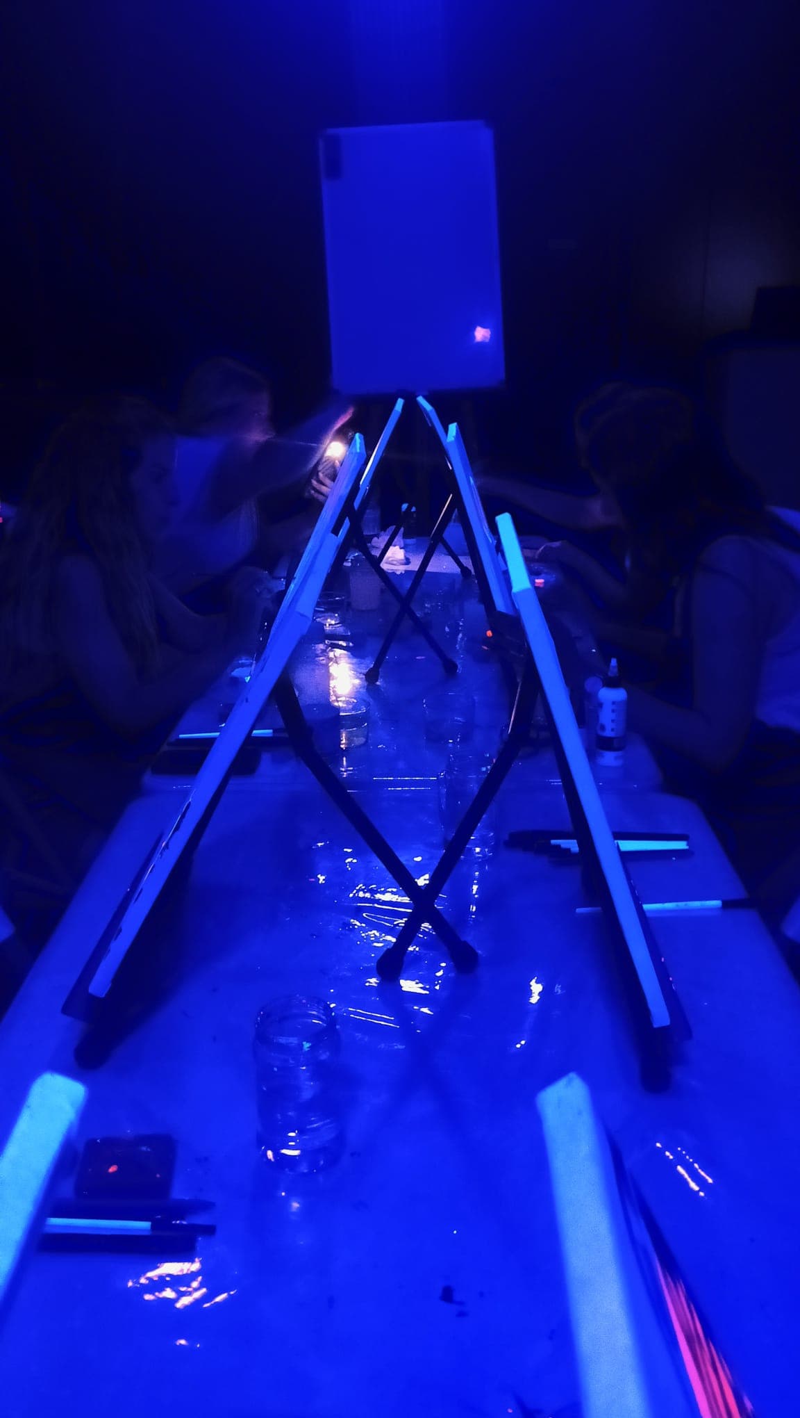 neon 29