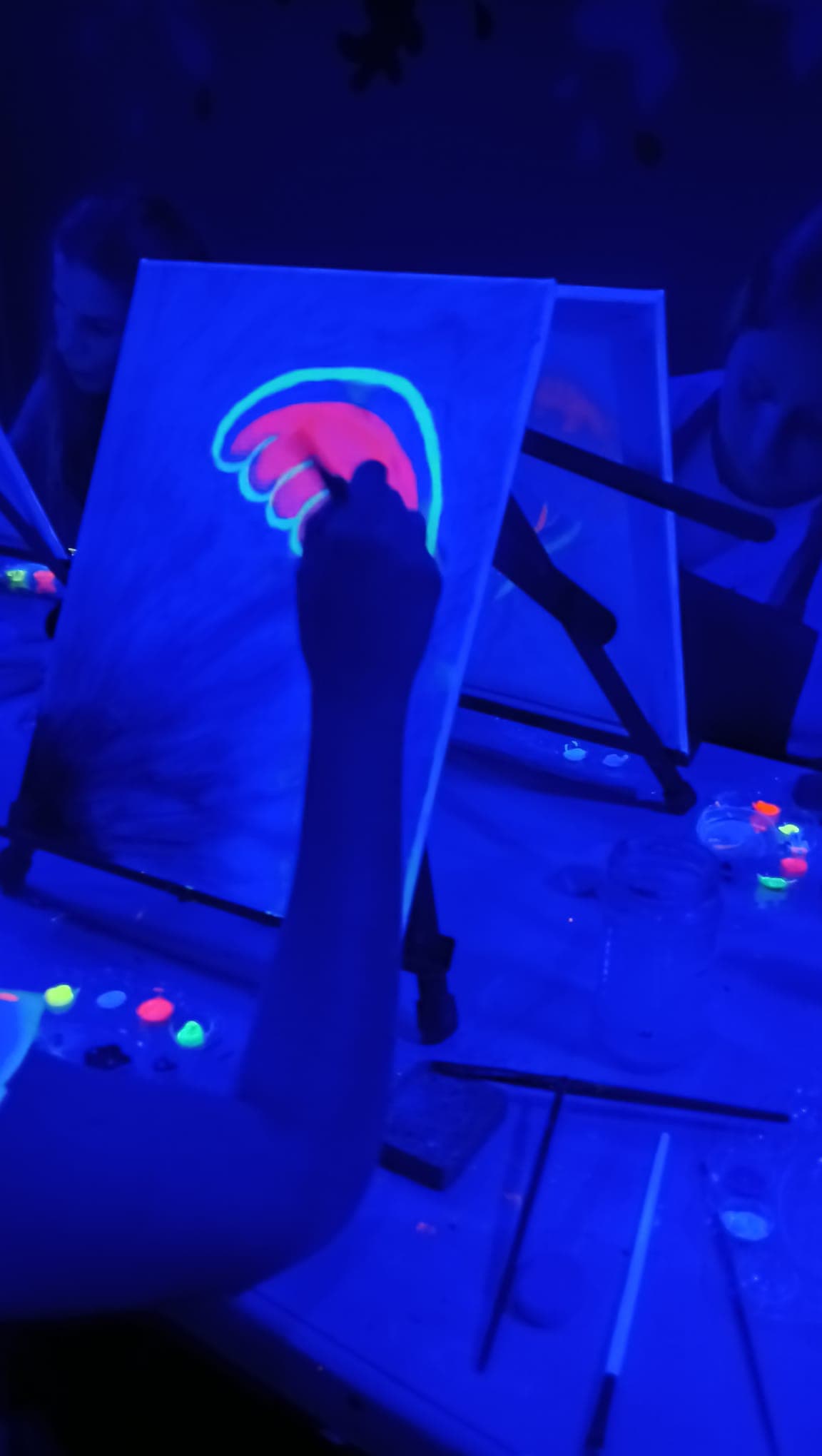 neon 34